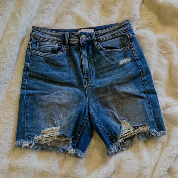 Vervet Distressed Jean Shorts - Picture 1 of 7